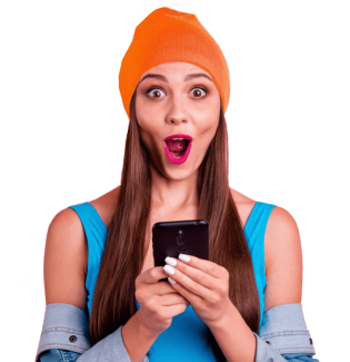 Illustration : femme avec bonnet orange faisant une moue étonnée et joyeuse devant son téléphone