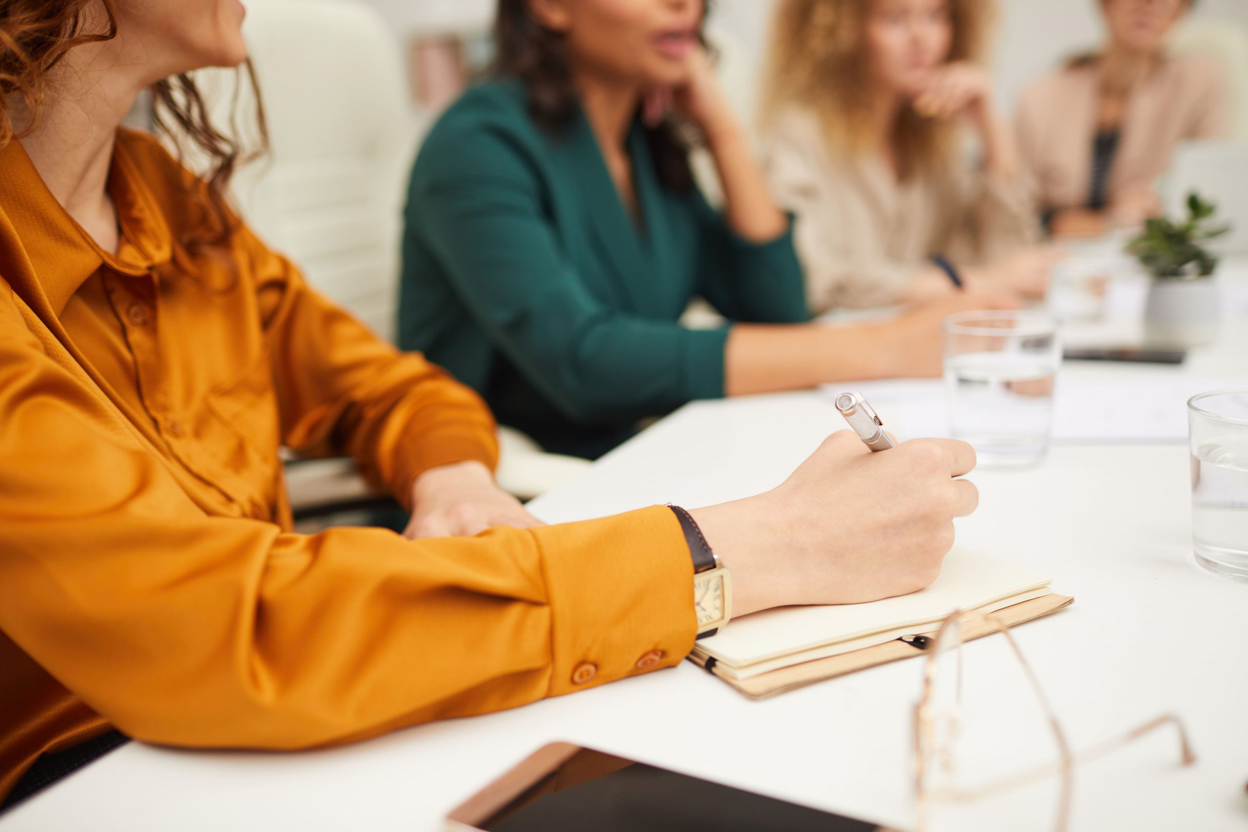 3 business women at a meeting