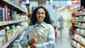 supermarket worker with ipad